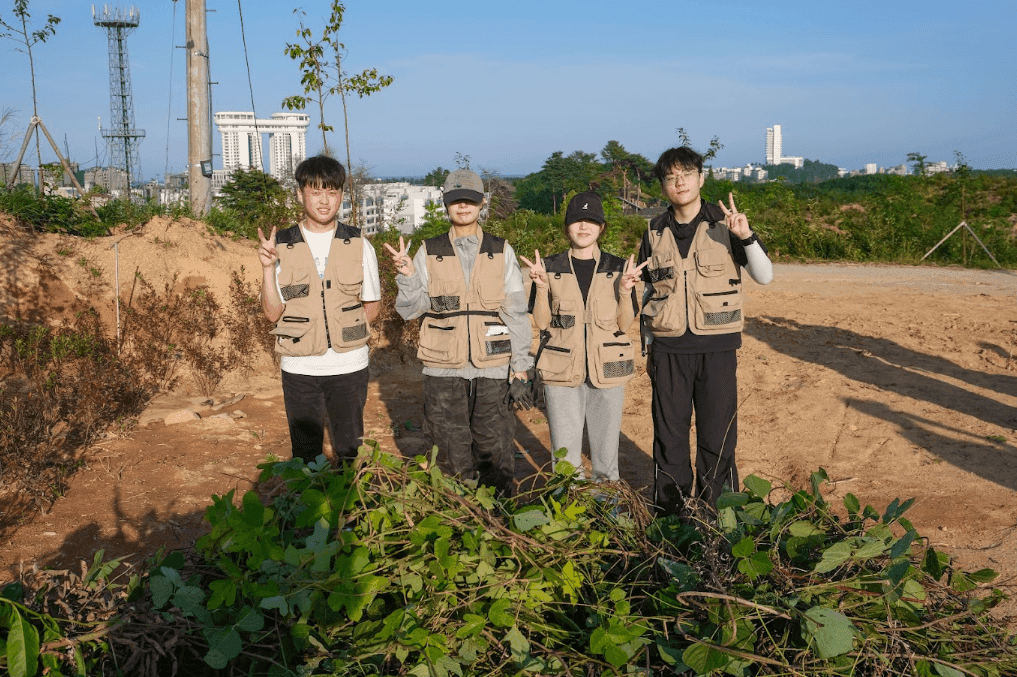 ์ดํ์์ธ, ์ฝ๋์ค๋ธ๋ค์ด์ฒ์ ํจ๊ปํ๋ ํ ์ ๋ณต์ ํ๋